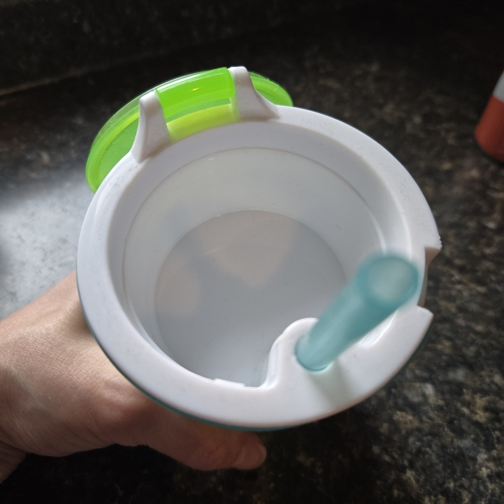 Green Yoda Tumbler with Straw - Picture 7 of 14
